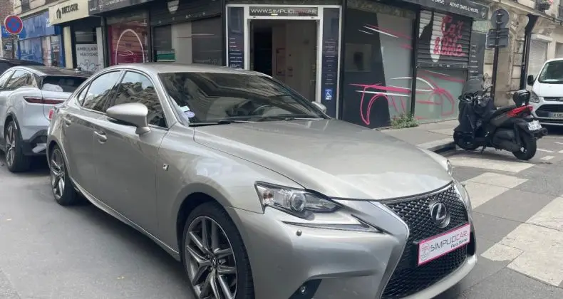 Photo 1 : Lexus Is 2016 Hybrid