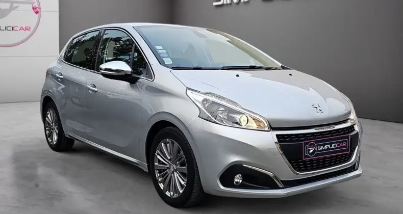 Photo 1 : Peugeot 208 2018 Essence