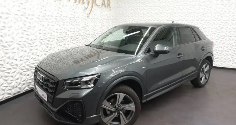 Photo 1 : Audi Q2 2024 Petrol