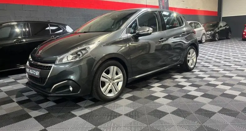 Photo 1 : Peugeot 208 2017 Diesel