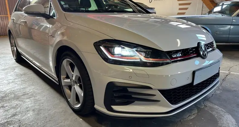 Photo 1 : Volkswagen Golf 2018 Petrol