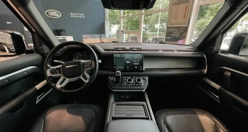 Photo 1 : Land Rover Defender 2021 Hybrid