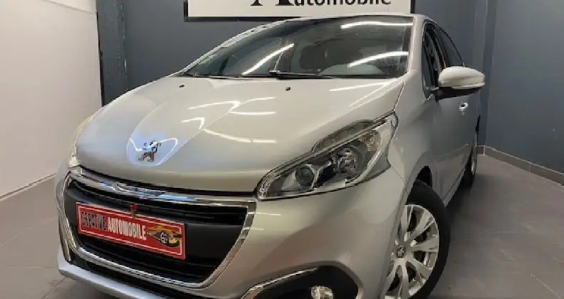 Photo 1 : Peugeot 208 2015 Diesel