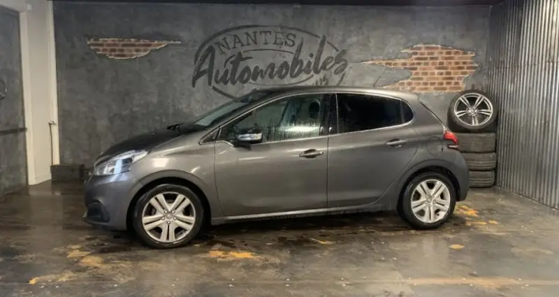 Photo 1 : Peugeot 208 2018 Petrol