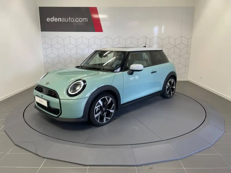 Photo 1 : Mini Cooper 2024 Petrol