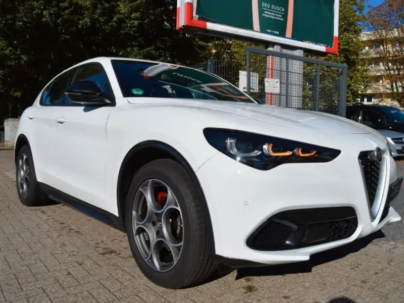 Photo 1 : Alfa Romeo Stelvio 2023 Petrol