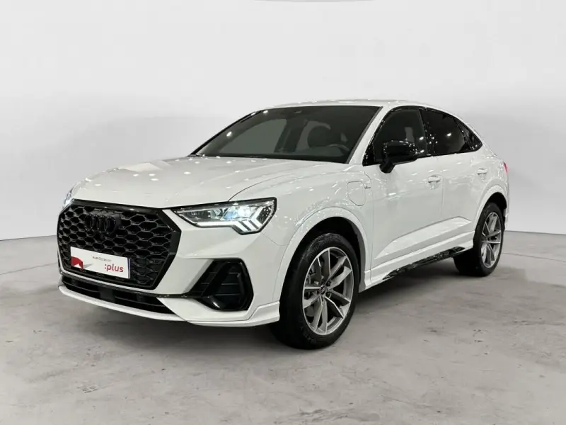 Photo 1 : Audi Q3 2023 Petrol