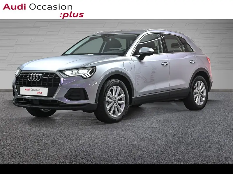 Photo 1 : Audi Q3 2024 Petrol