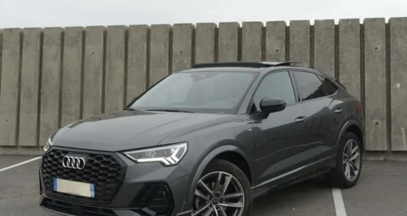 Photo 1 : Audi Q3 2020 Petrol