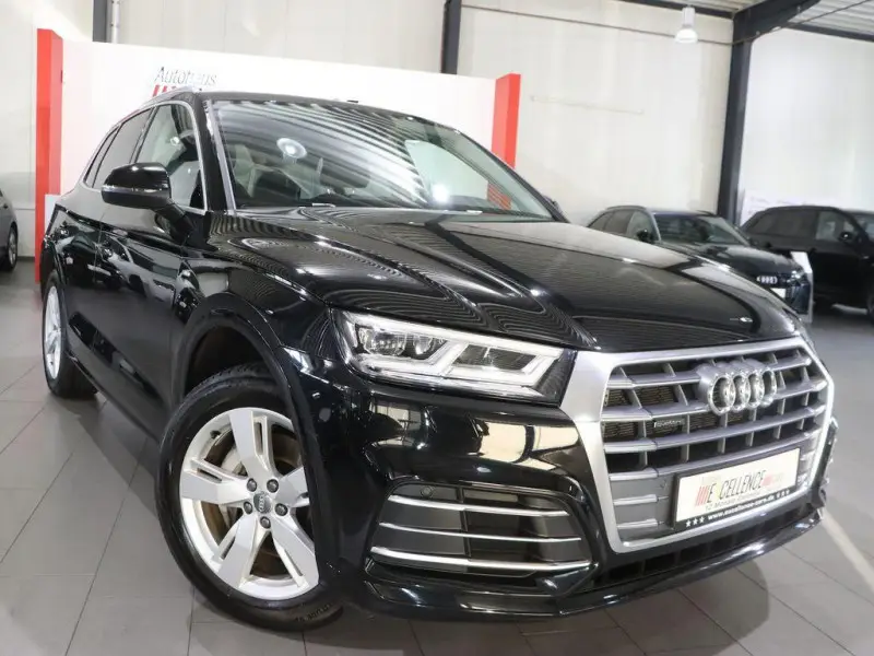 Photo 1 : Audi Q5 2020 Hybride