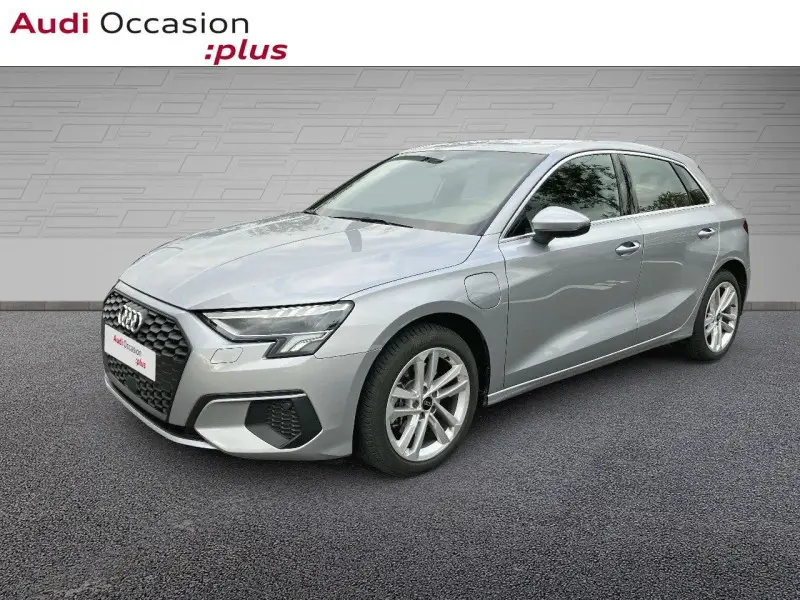 Photo 1 : Audi A3 2023 Essence