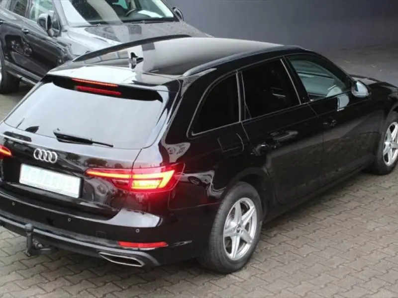 Photo 1 : Audi A4 2019 Petrol