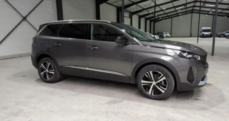 Photo 1 : Peugeot 5008 2023 Essence