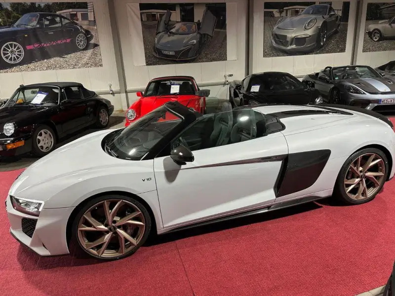 Photo 1 : Audi R8 2024 Petrol