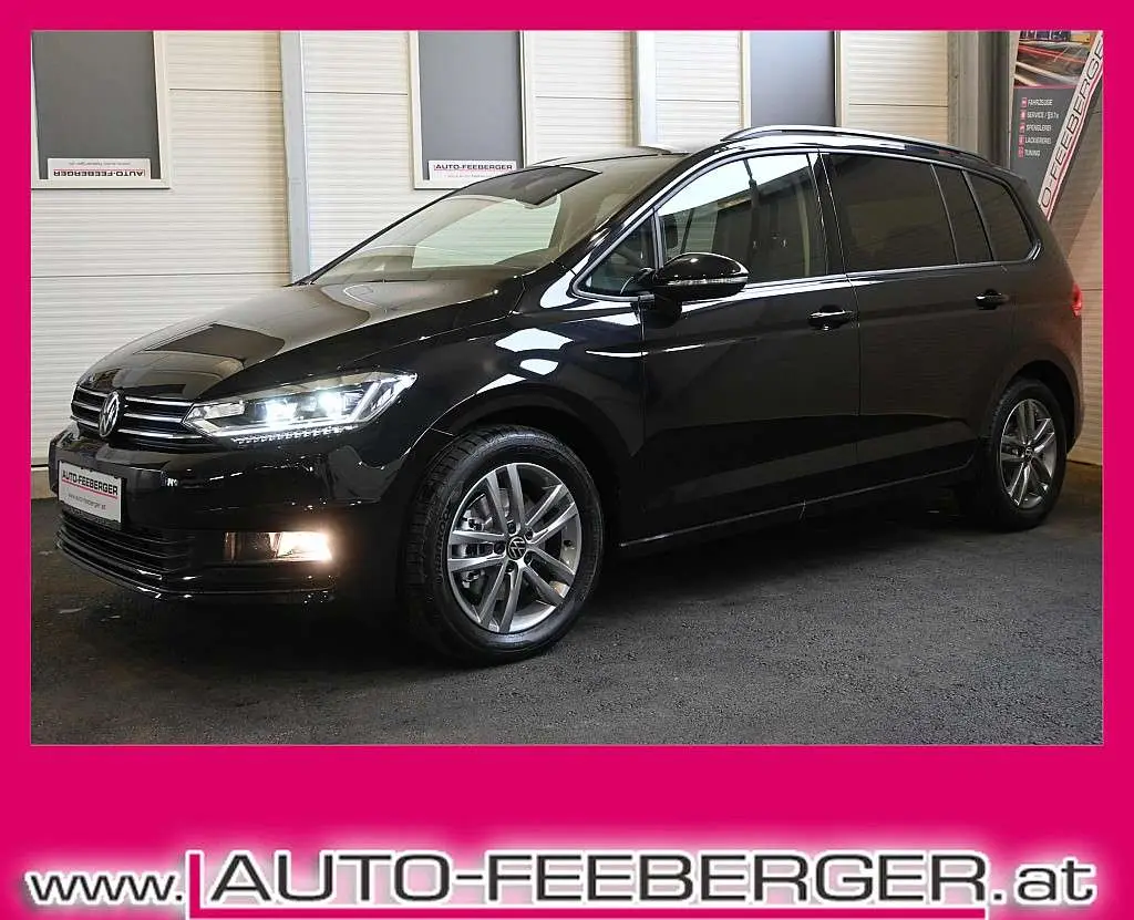 Photo 1 : Volkswagen Touran 2024 Essence