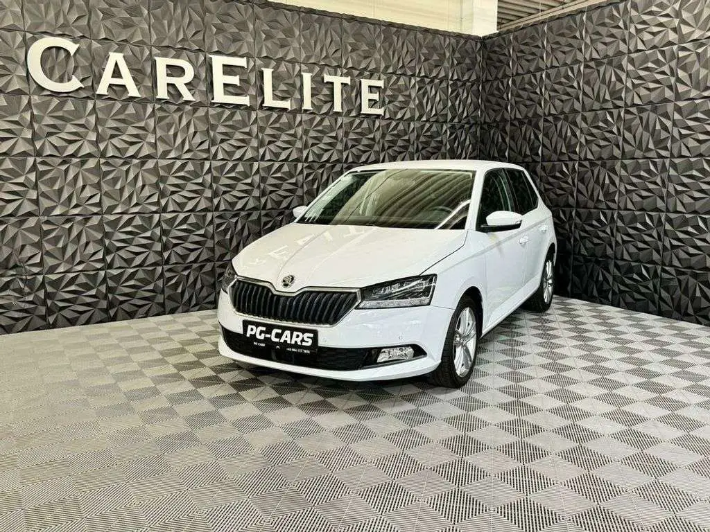 Photo 1 : Skoda Fabia 2021 Petrol