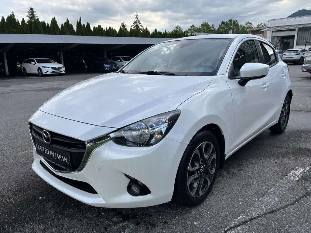 Photo 1 : Mazda 2 2016 Petrol