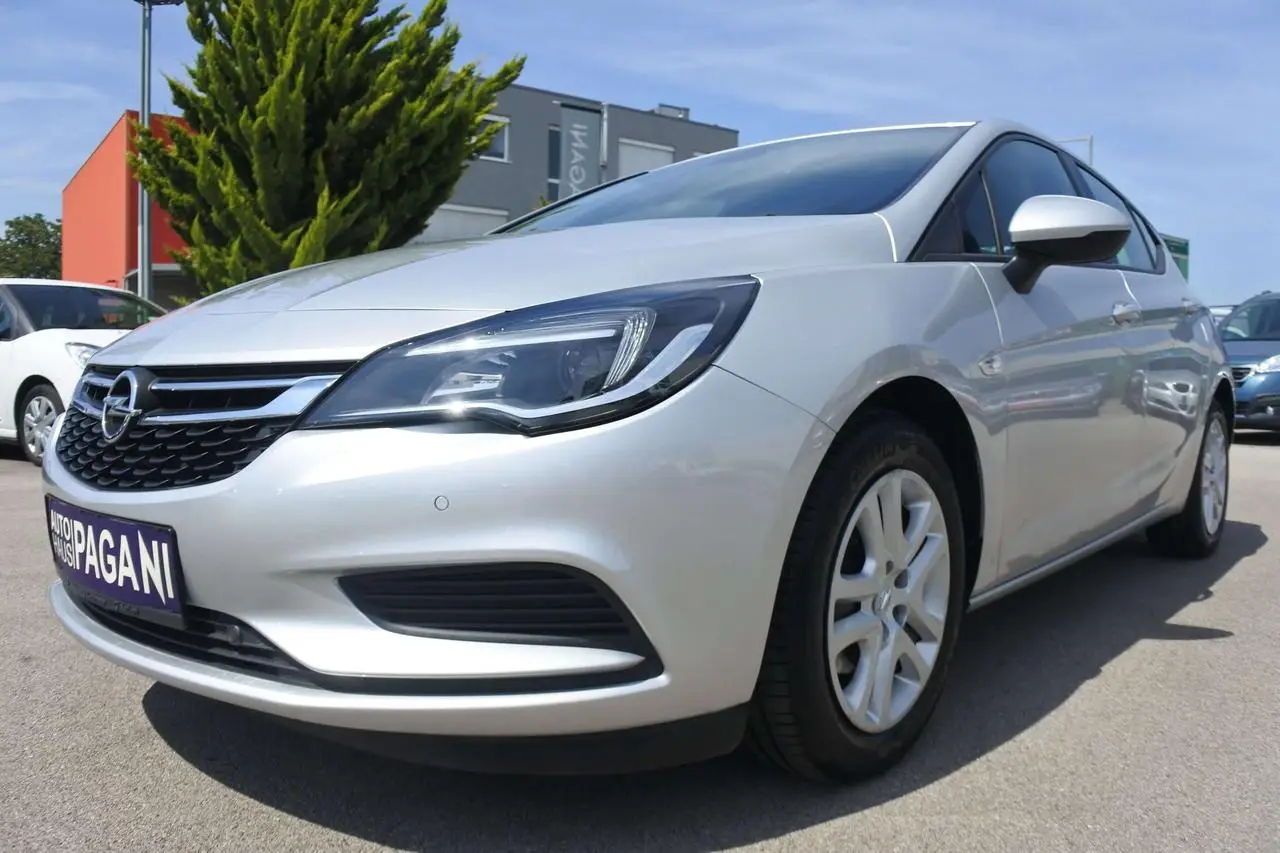 Photo 1 : Opel Astra 2016 Essence