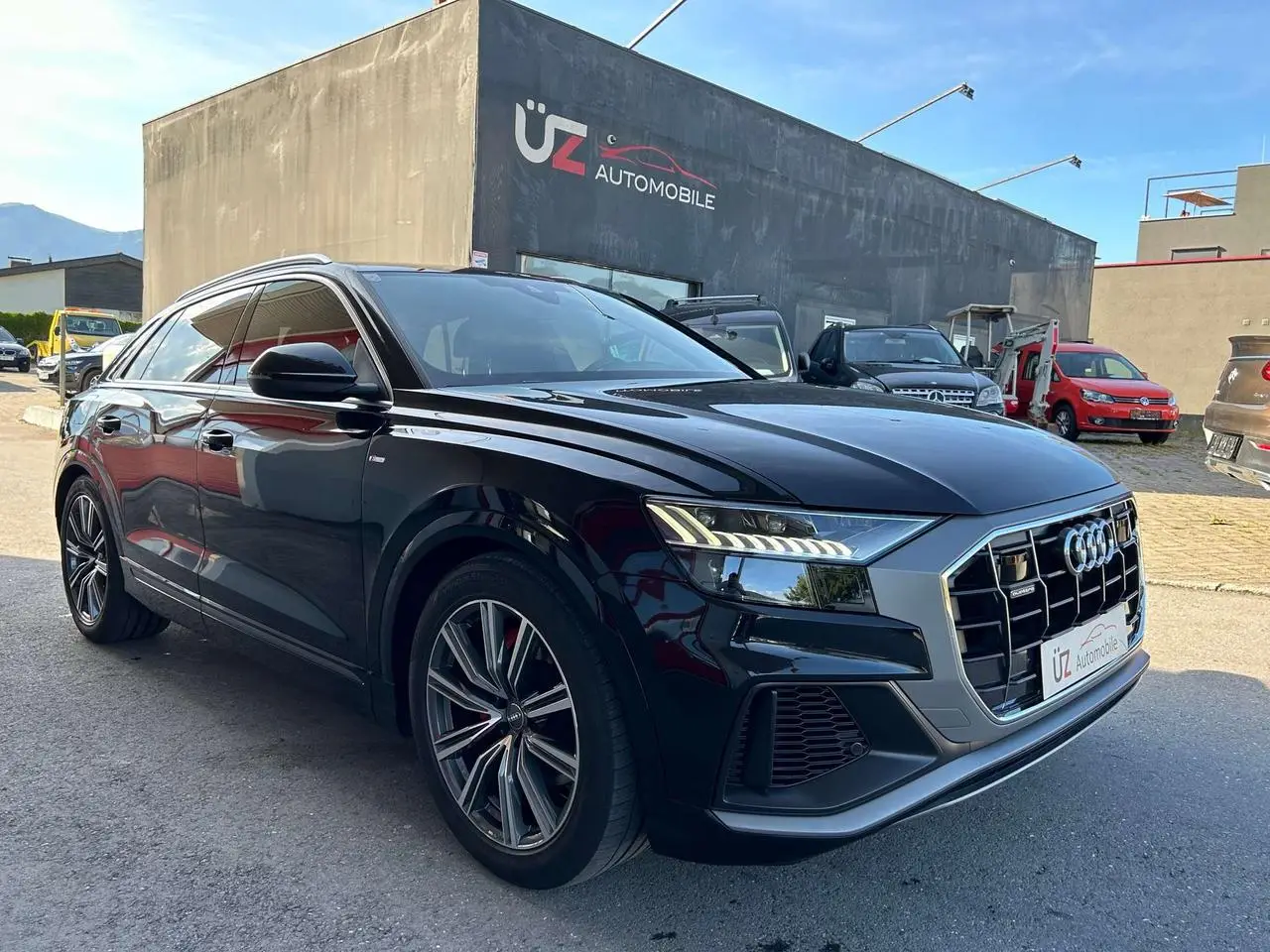 Photo 1 : Audi Q8 2020 Petrol