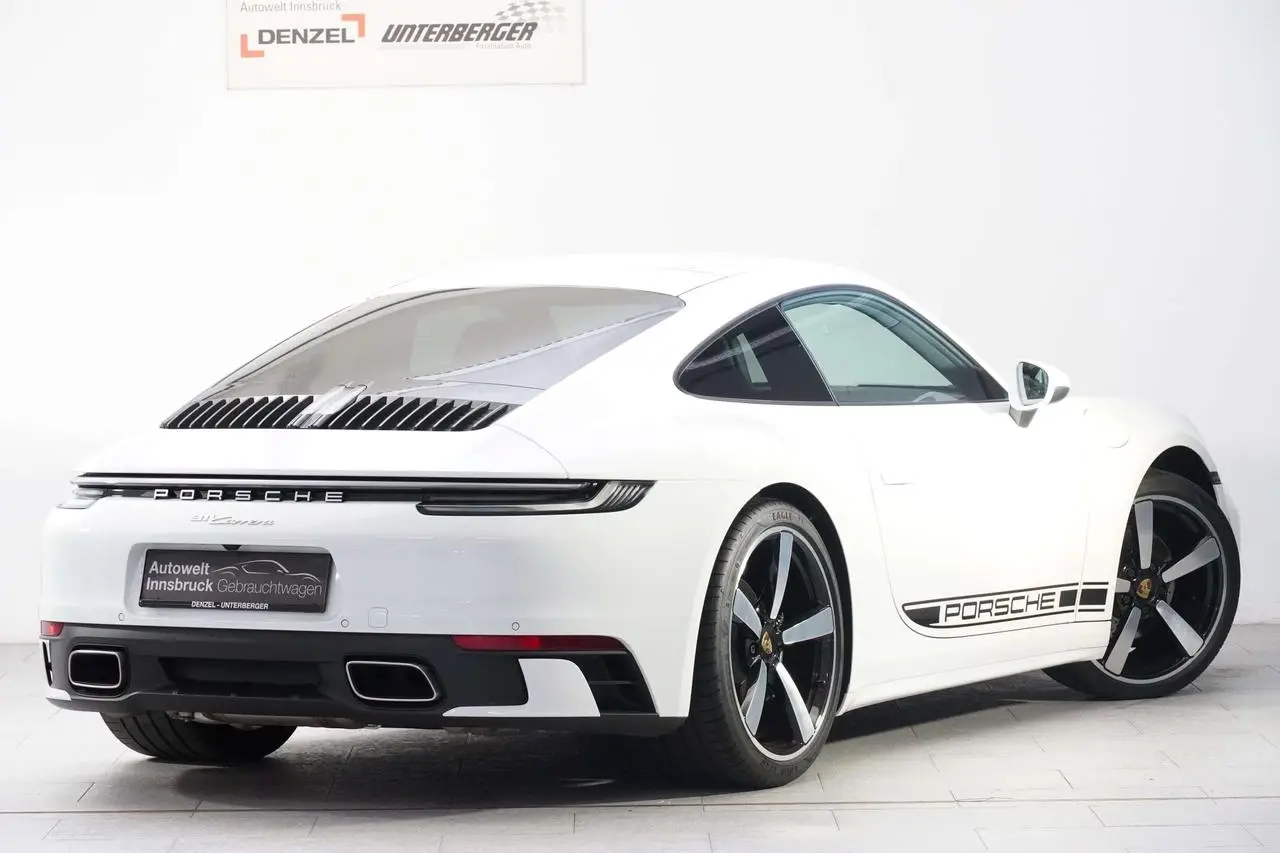 Photo 1 : Porsche 992 2022 Essence