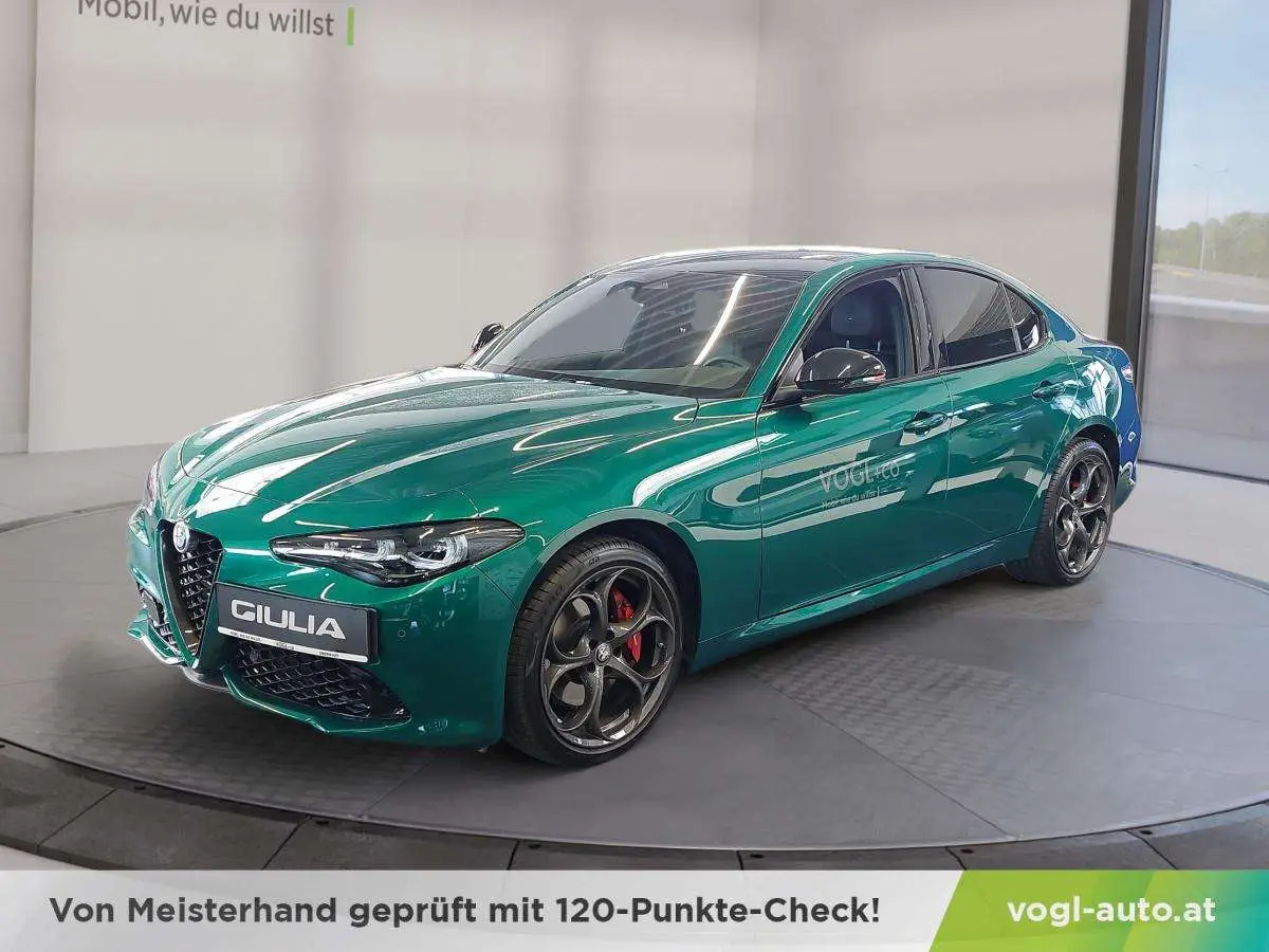 Photo 1 : Alfa Romeo Giulia 2024 Essence