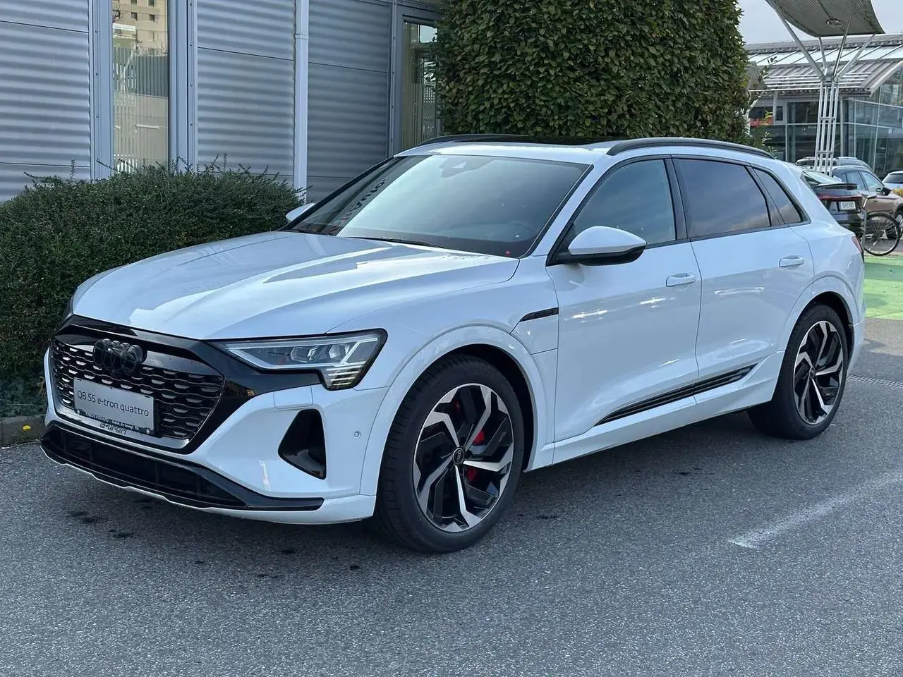 Photo 1 : Audi Q8 2024 Électrique