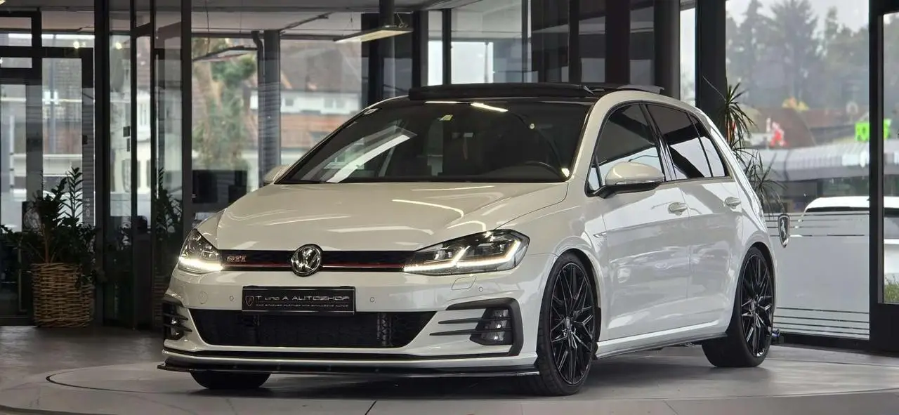 Photo 1 : Volkswagen Golf 2019 Essence