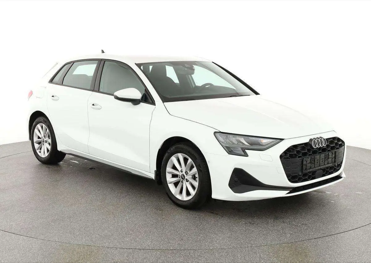 Photo 1 : Audi A3 2024 Petrol