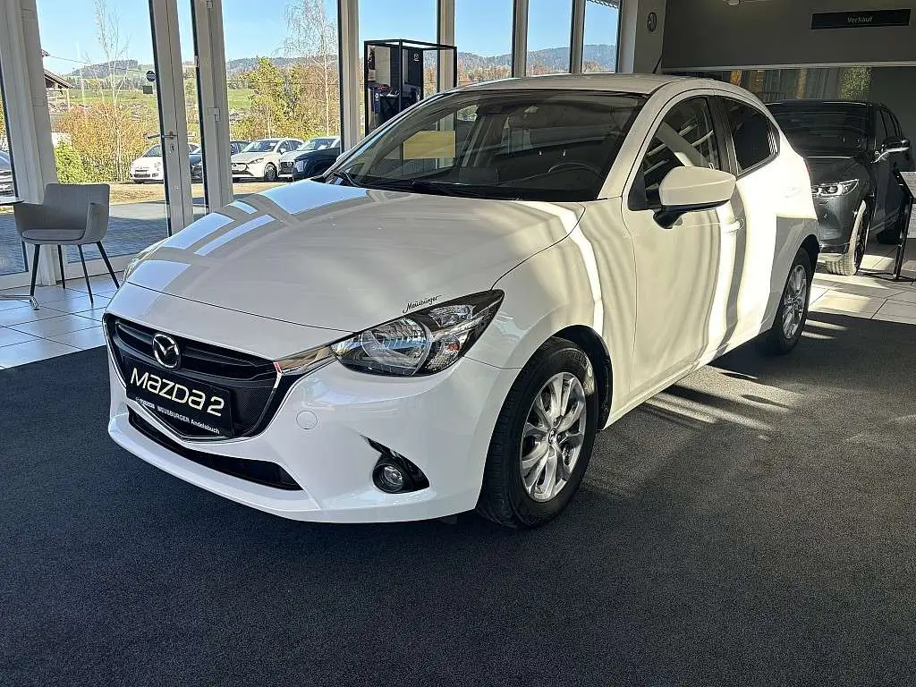 Photo 1 : Mazda 2 2016 Petrol