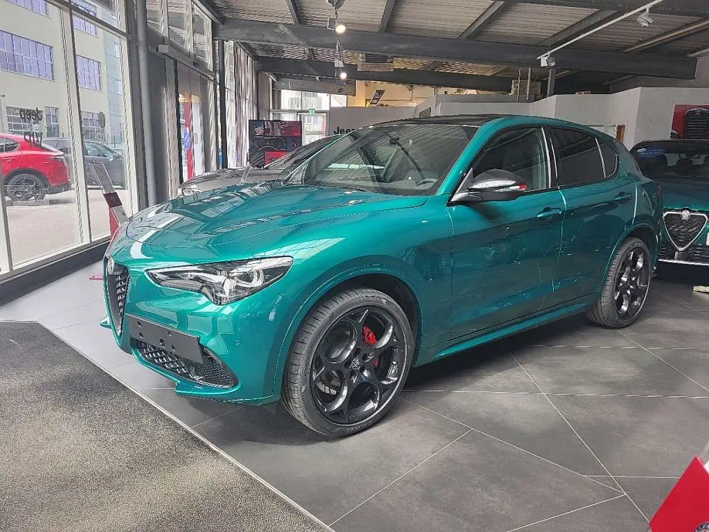 Photo 1 : Alfa Romeo Stelvio 2024 Essence