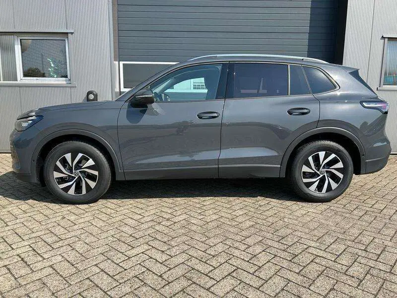 Photo 1 : Volkswagen Tiguan 2024 Essence