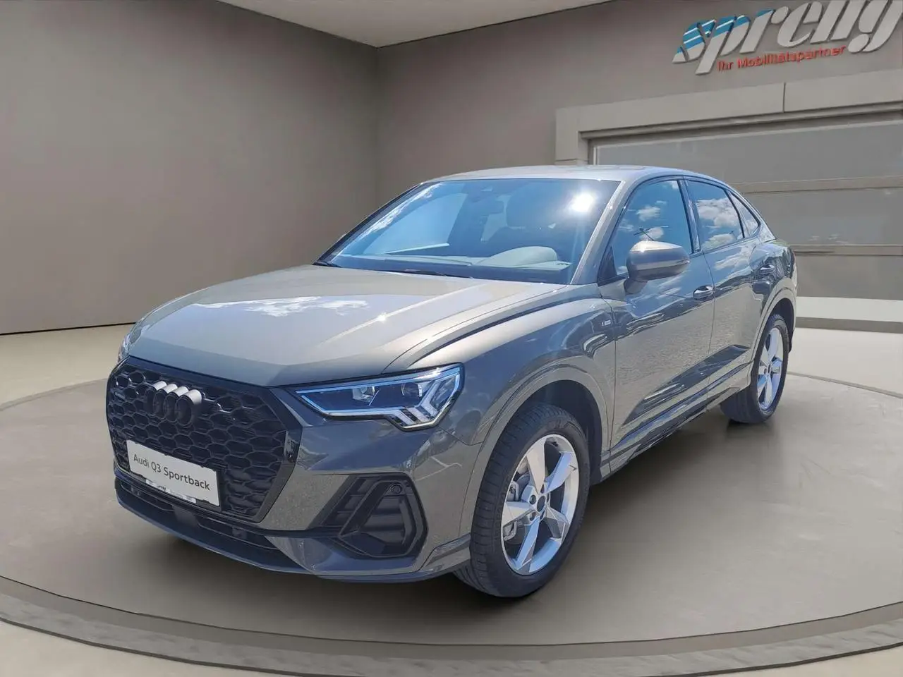 Photo 1 : Audi Q3 2024 Essence