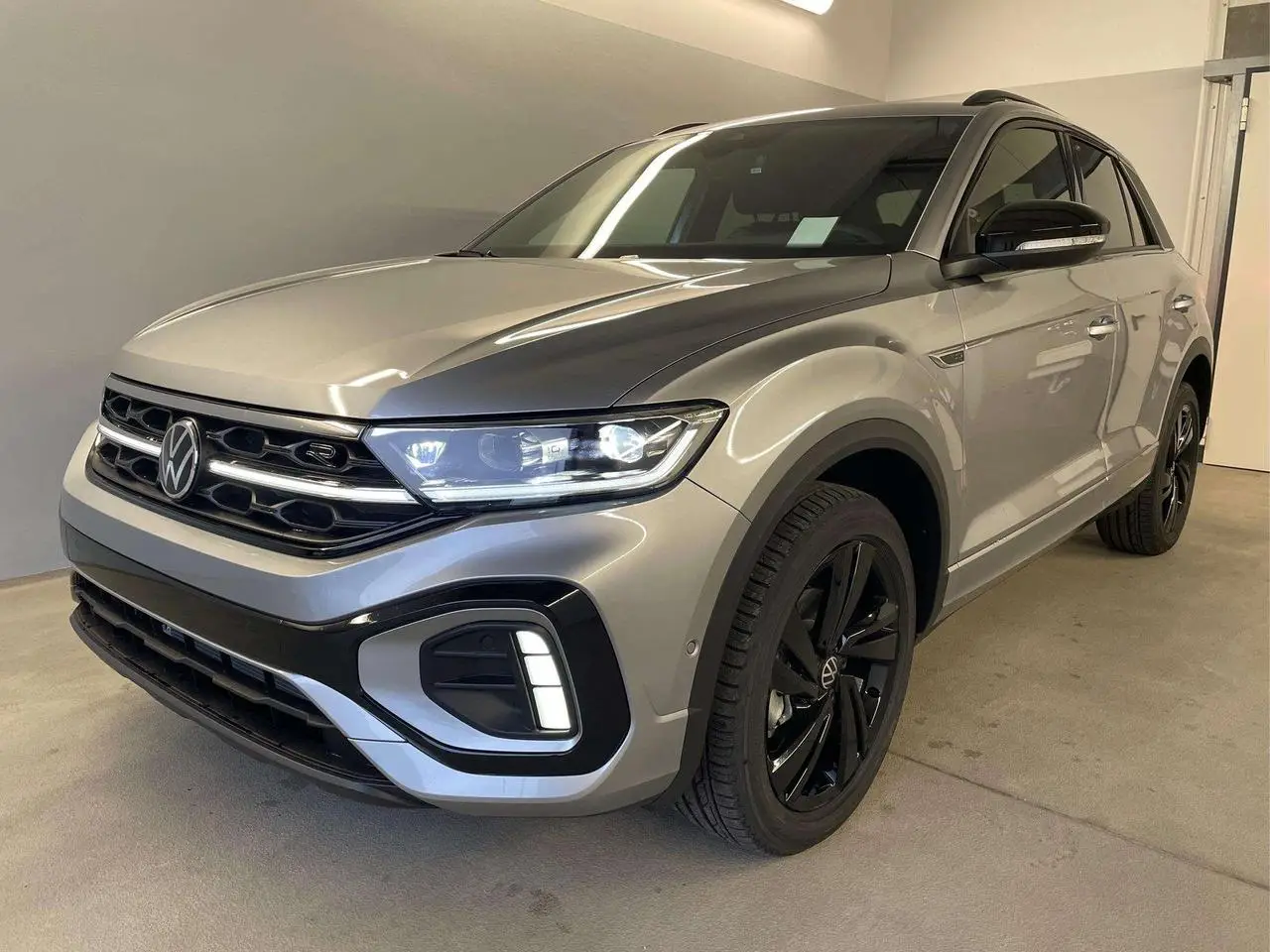 Photo 1 : Volkswagen T-roc 2024 Petrol