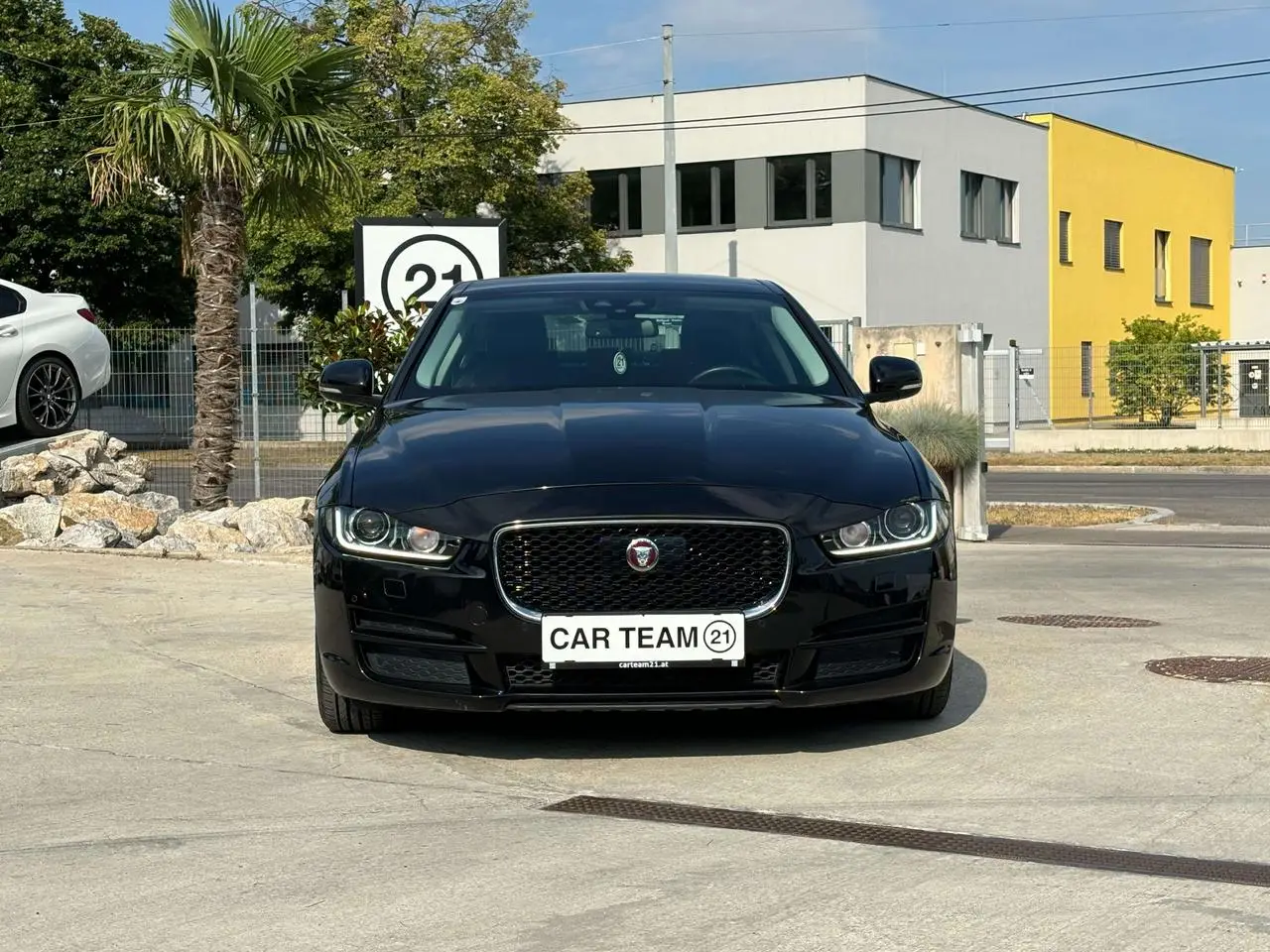 Photo 1 : Jaguar Xe 2016 Diesel