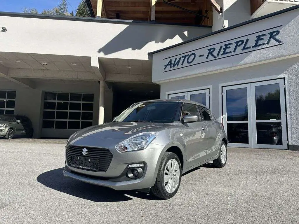 Photo 1 : Suzuki Swift 2018 Petrol