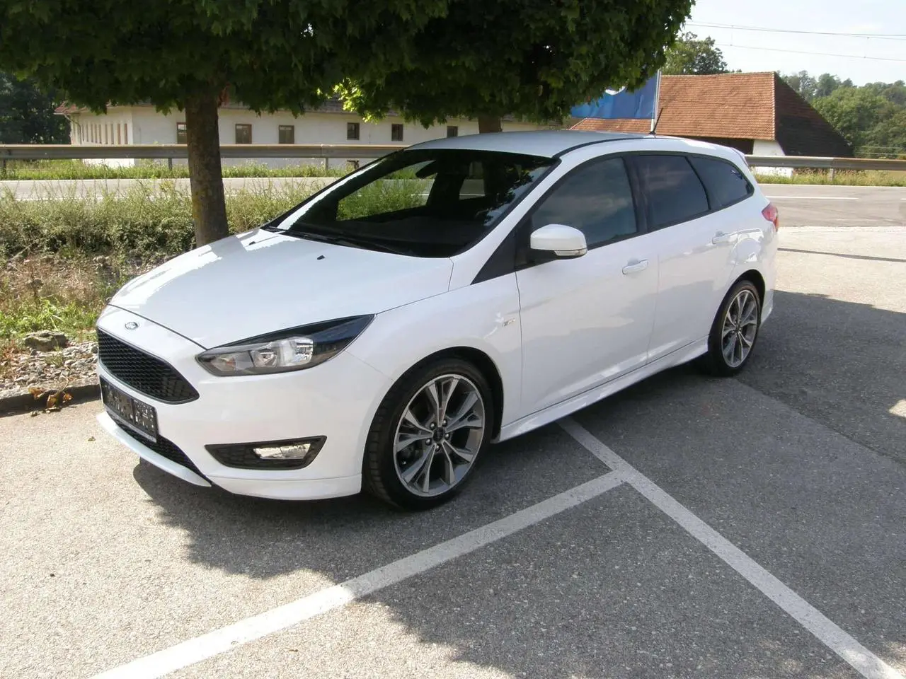 Photo 1 : Ford Focus 2018 Petrol