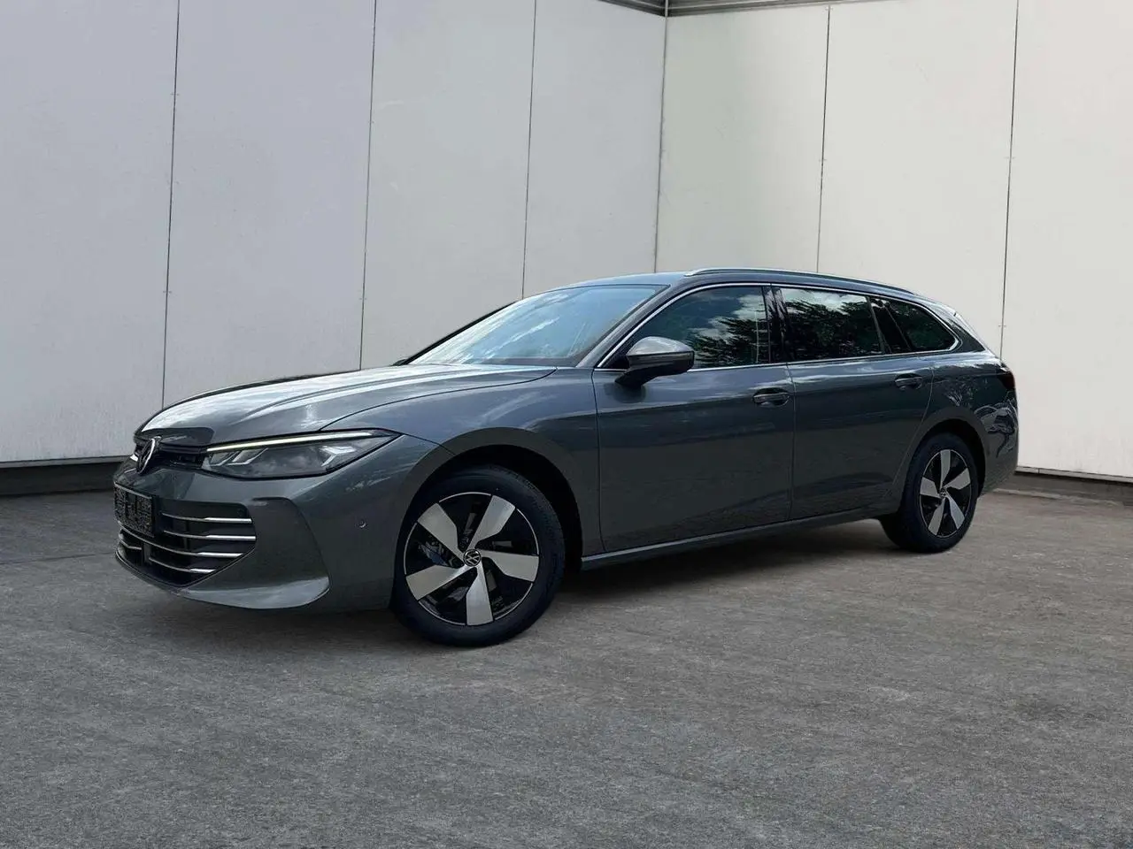 Photo 1 : Volkswagen Passat 2024 Petrol