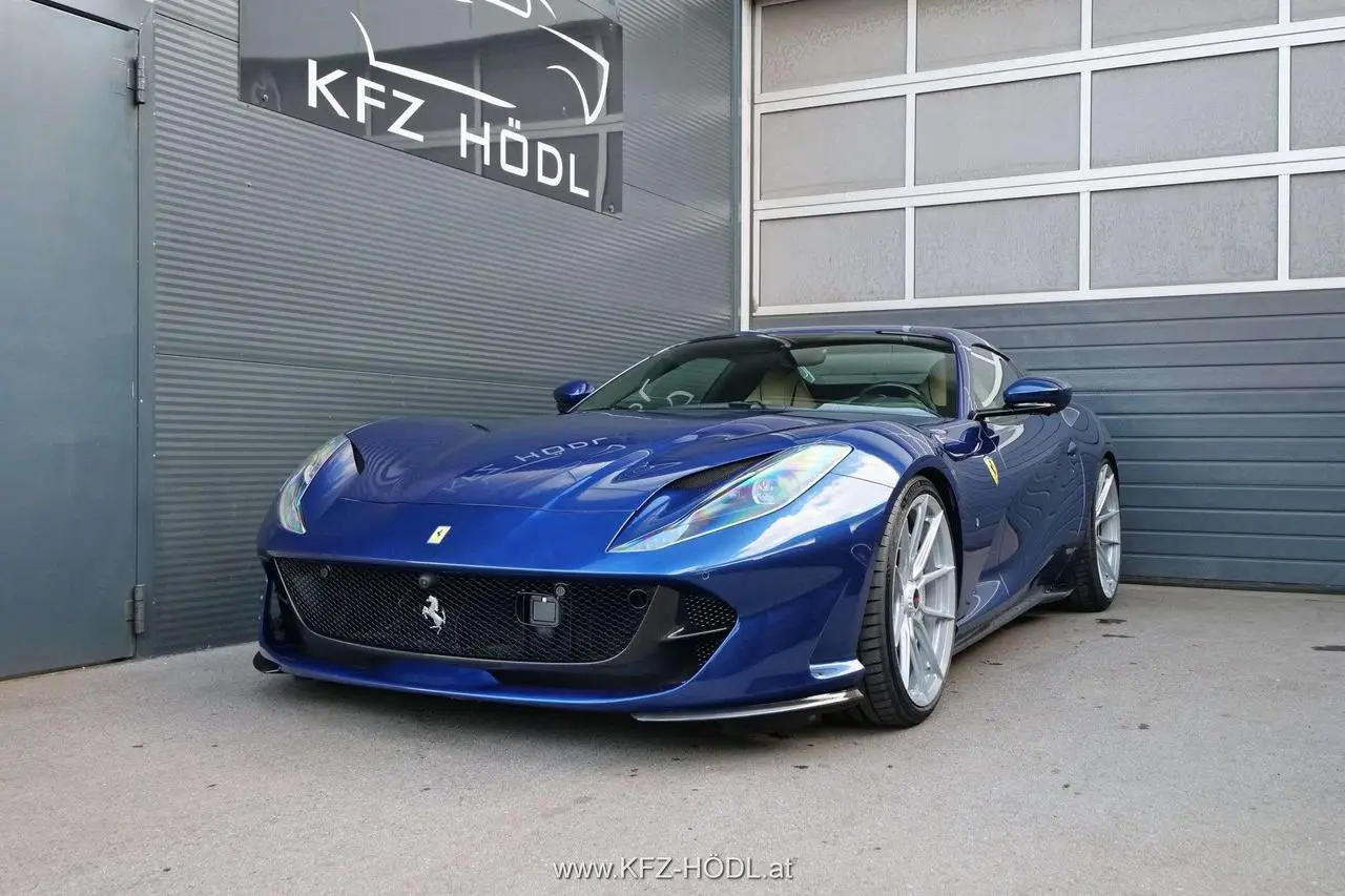 Photo 1 : Ferrari 812 2021 Essence