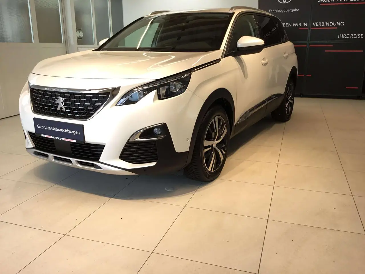 Photo 1 : Peugeot 5008 2018 Essence