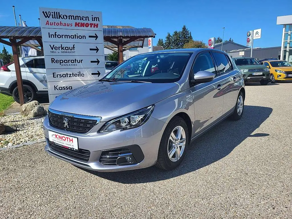 Photo 1 : Peugeot 308 2018 Petrol