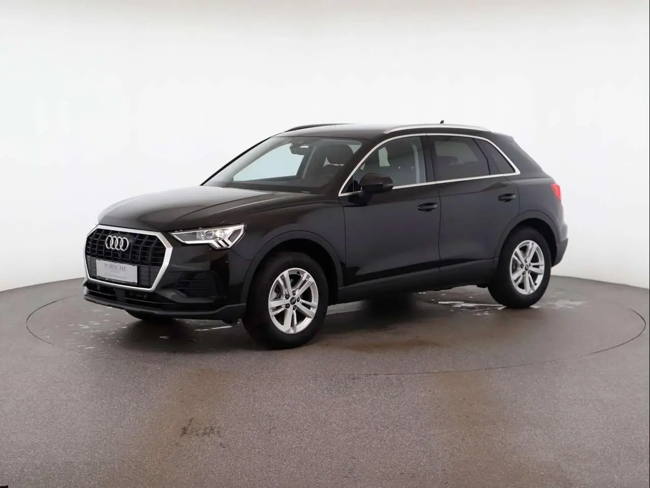 Photo 1 : Audi Q3 2024 Petrol