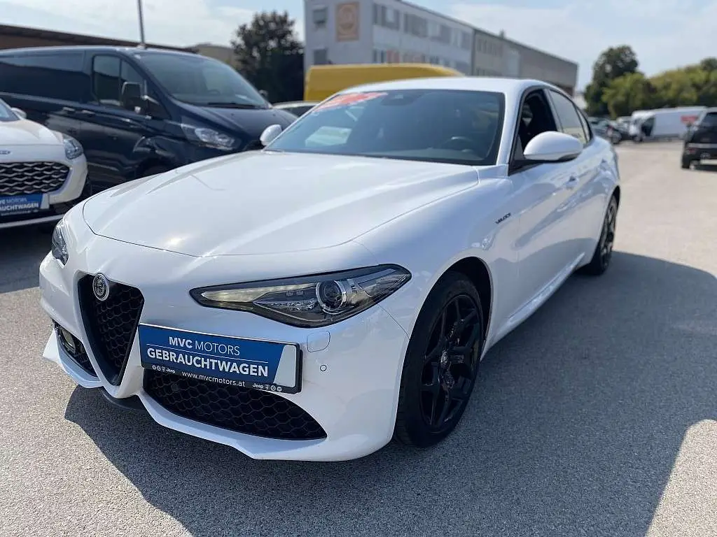 Photo 1 : Alfa Romeo Giulia 2021 Essence