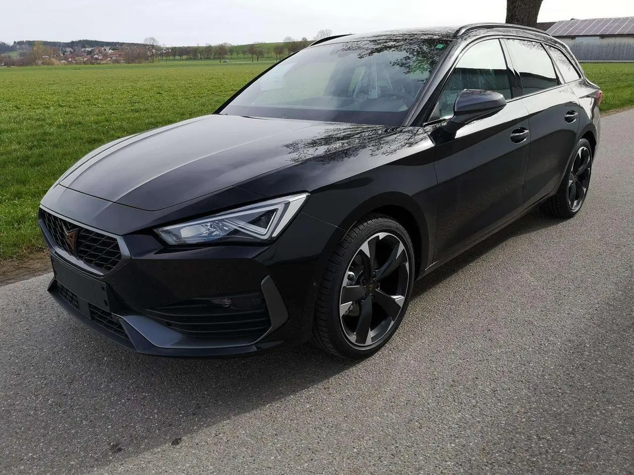 Photo 1 : Cupra Leon 2024 Essence