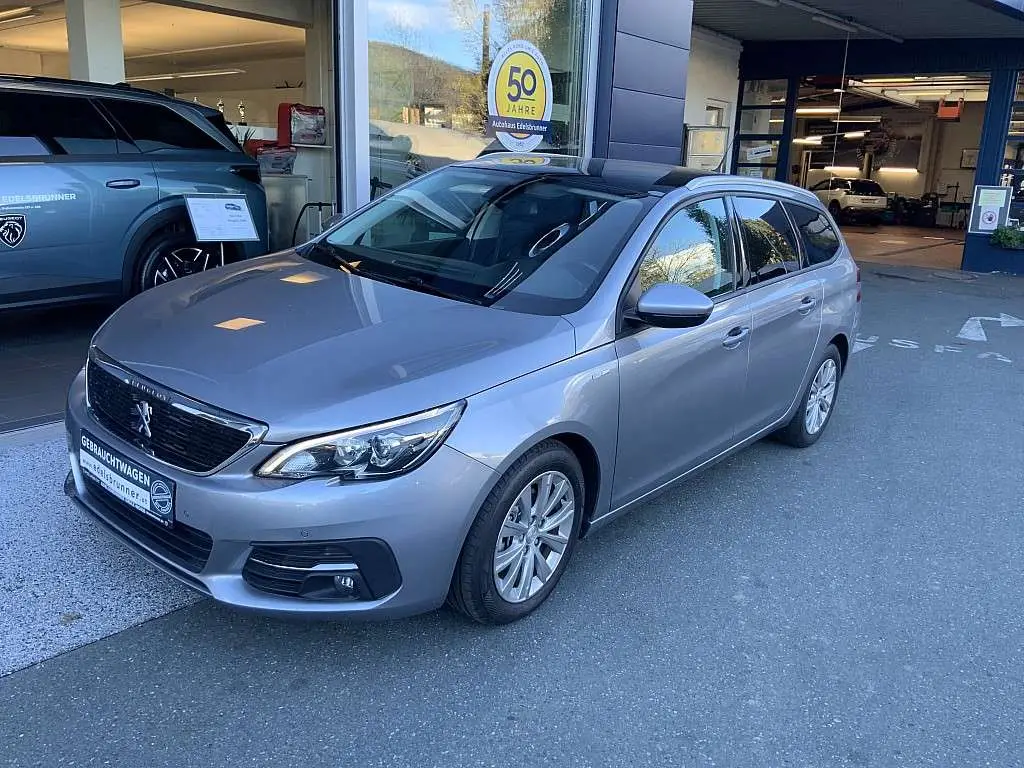 Photo 1 : Peugeot 308 2018 Petrol