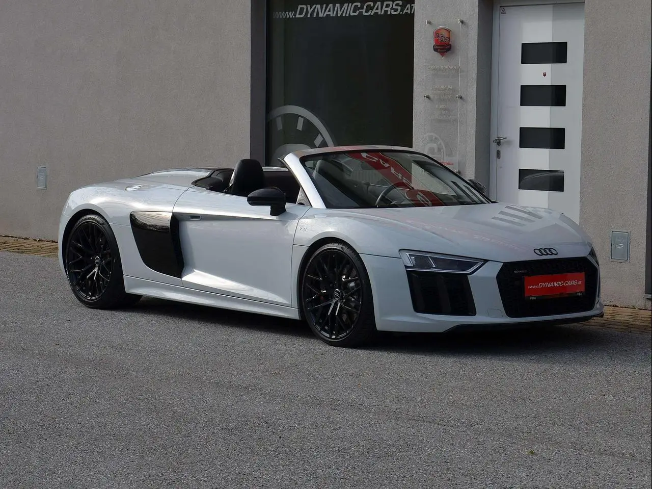 Photo 1 : Audi R8 2017 Petrol