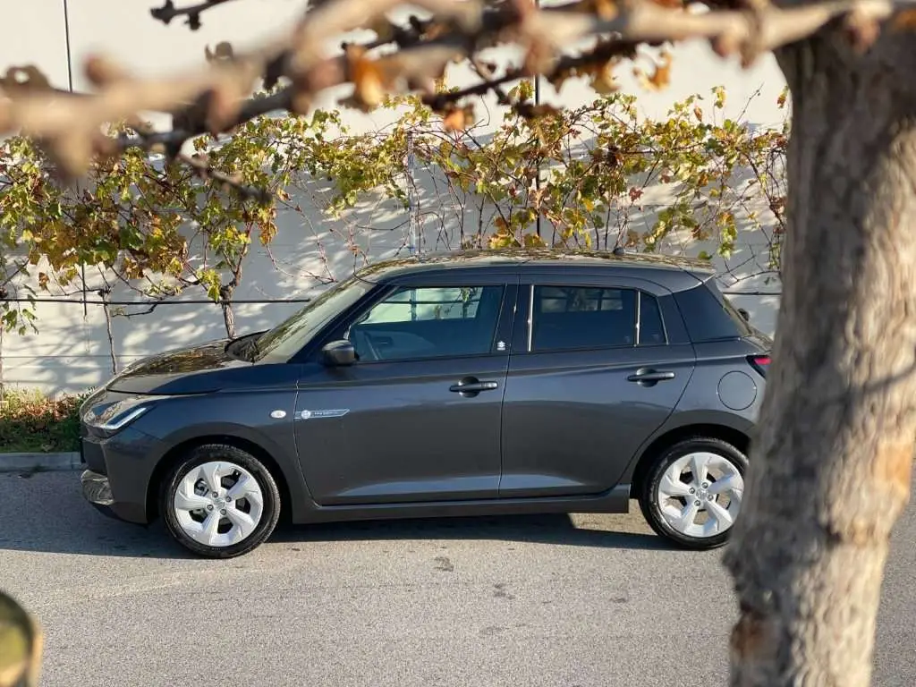 Photo 1 : Suzuki Swift 2024 Petrol