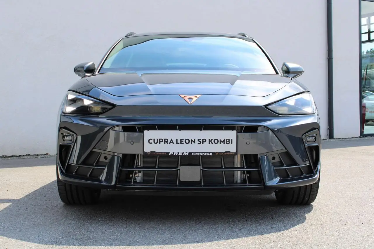 Photo 1 : Cupra Leon 2024 Petrol