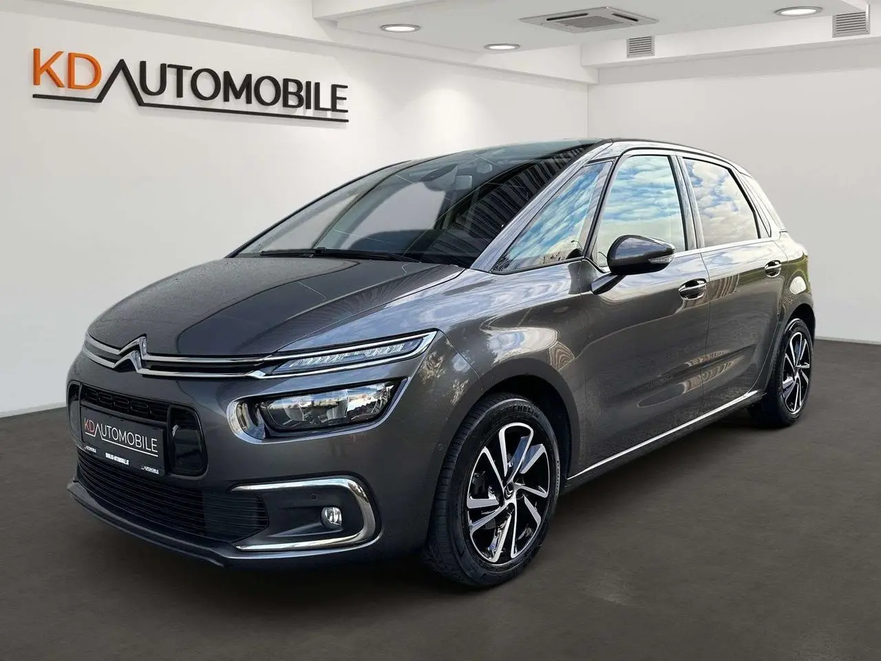 Photo 1 : Citroen C4 2018 Petrol