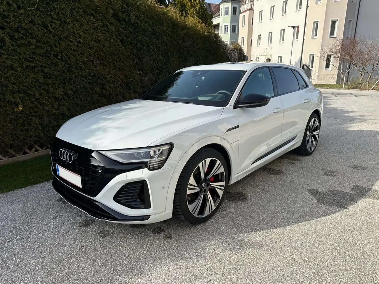 Photo 1 : Audi Q8 2023 Electric