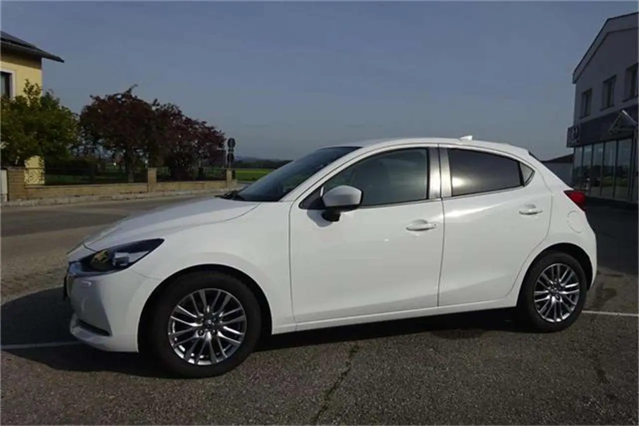 Photo 1 : Mazda 2 2020 Petrol